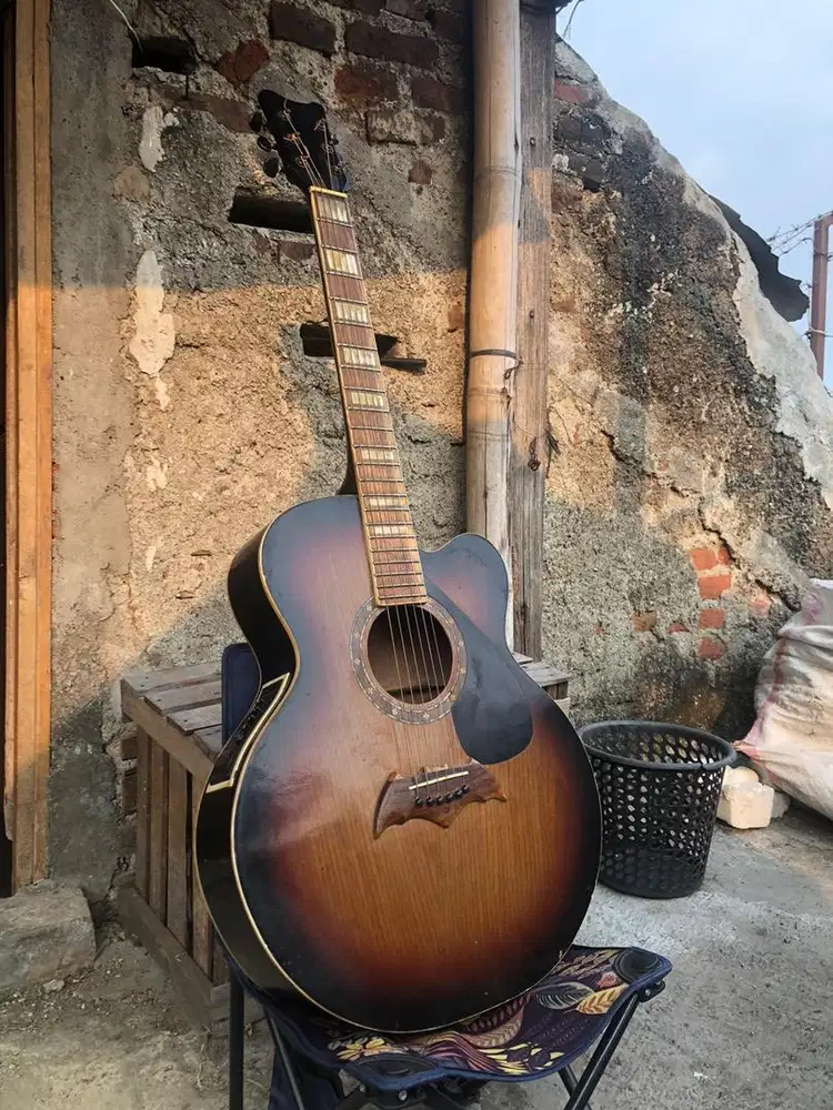 gitar akustik elektrik
