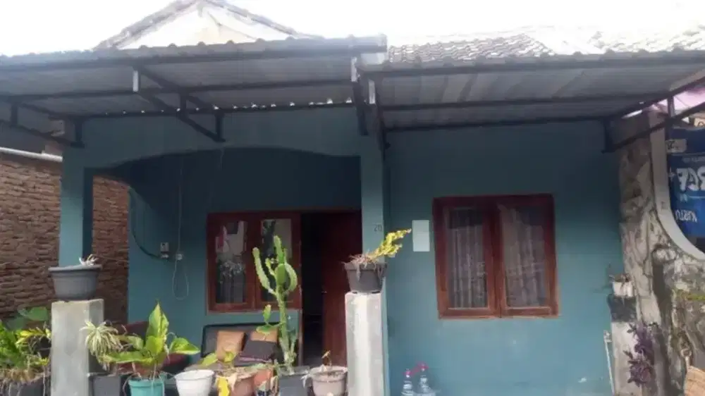 Rumah belakang kampus UNS