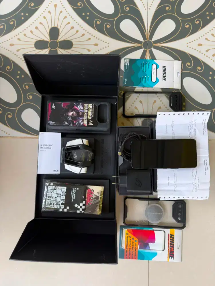 Asus ROG phone 7 8/256 + aeroactive cooler