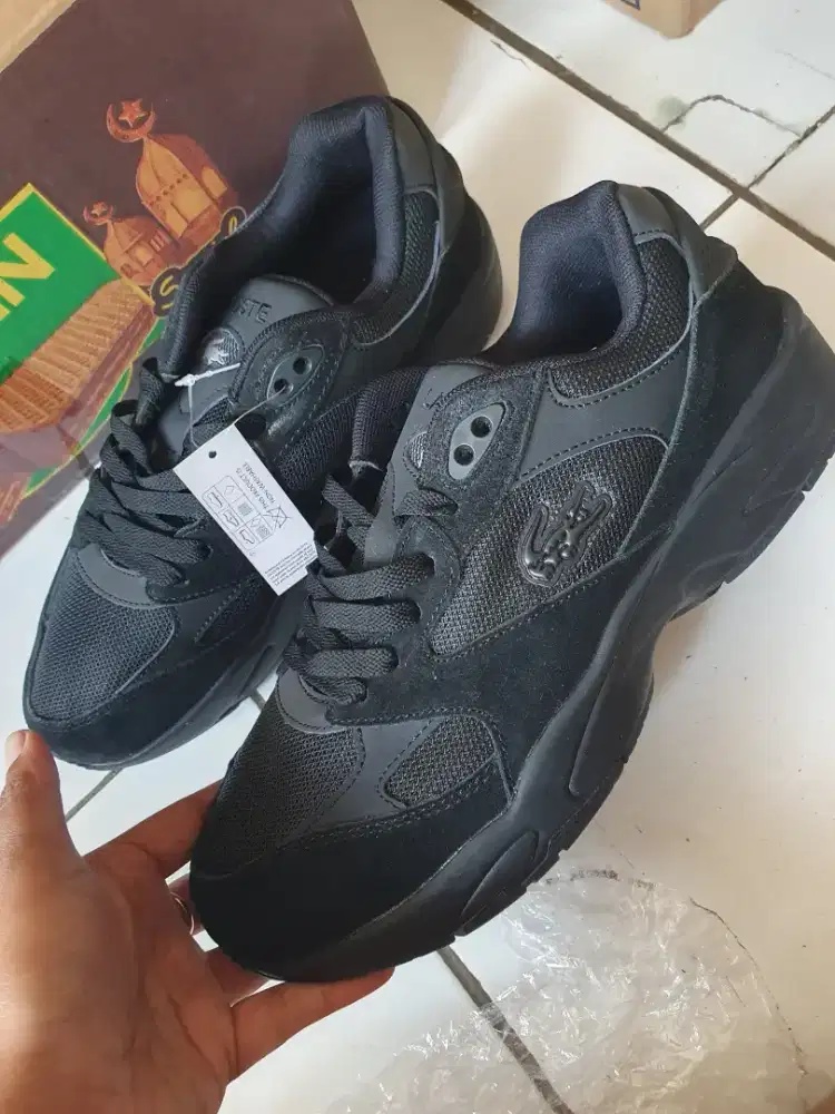 Sepatu Lacoste sz 43