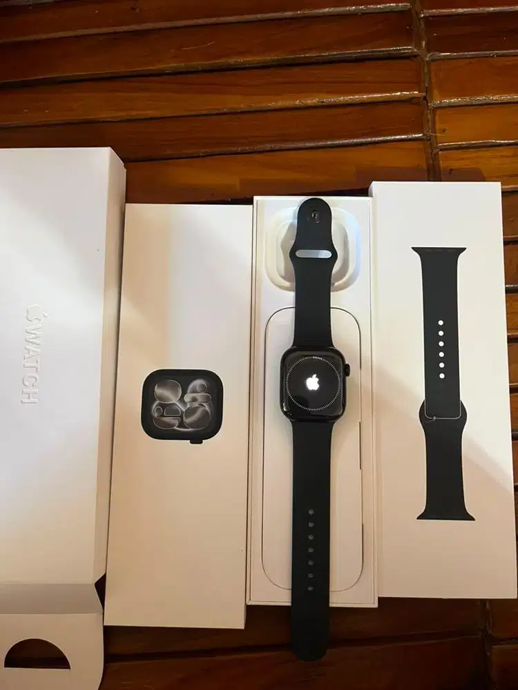 Apple Watch Series 11 GPS 42mm Jet Black – Like New Fullset Original