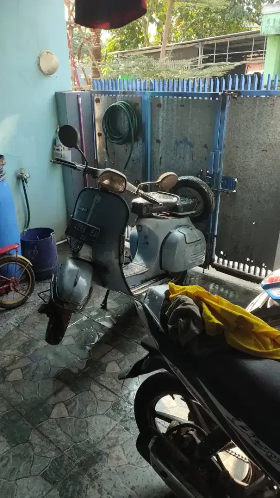 Vespa super 79 tangan pertama