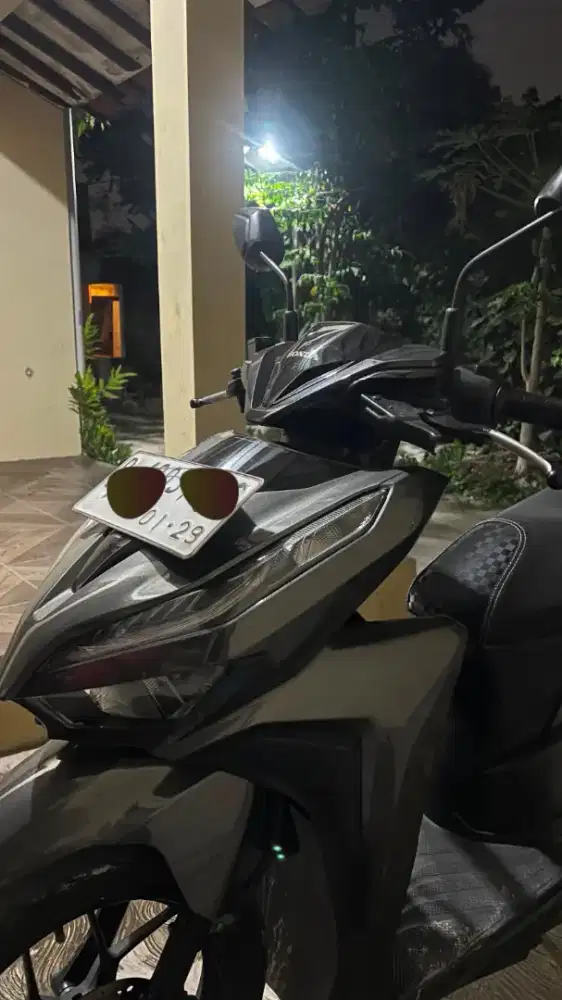 Vario 125 Black Glossy