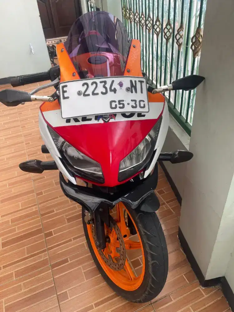 Jual cbr 150 mesin mulus lecet pemakaian boleh nego