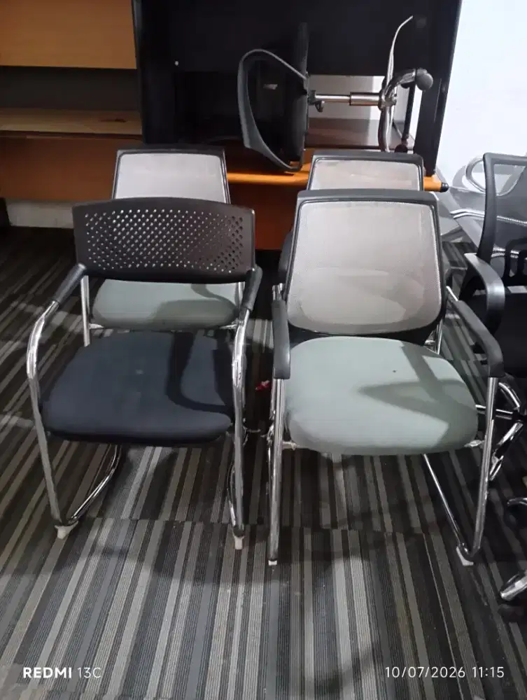 Kursi kantor hadap