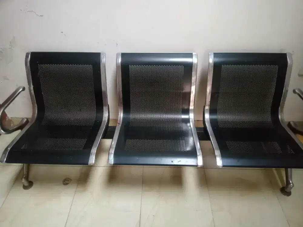 Kursi tunggu besi