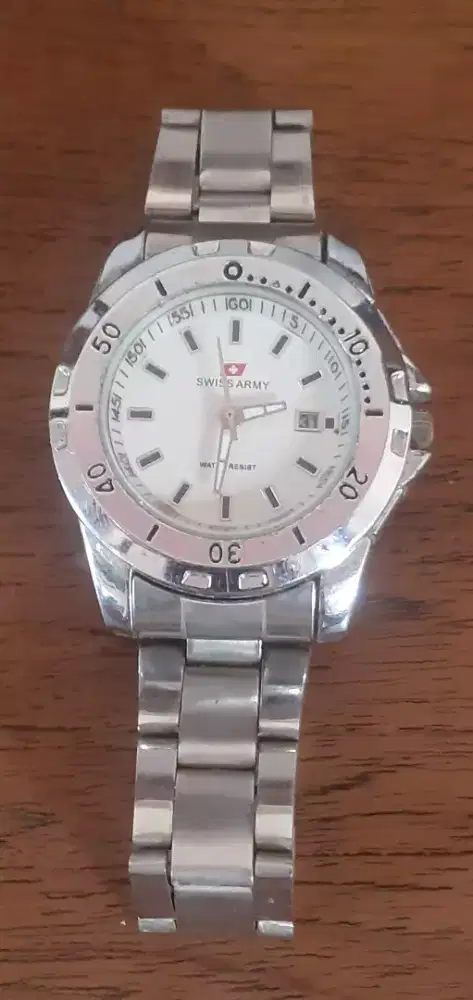 Jam tangan Swiss army tinggal ganti baterrey