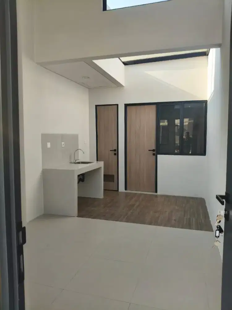 Disewakan rumah di XYZ neo east (dekat lembah hijau)