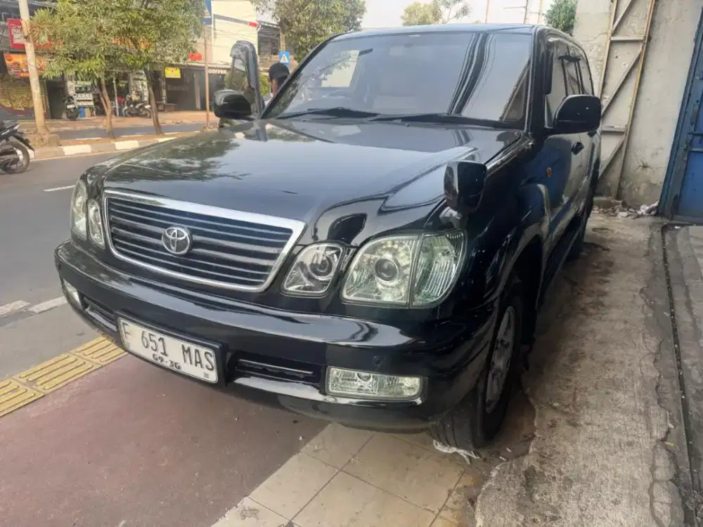 Toyota landcruiser cygnus th 2000 AT