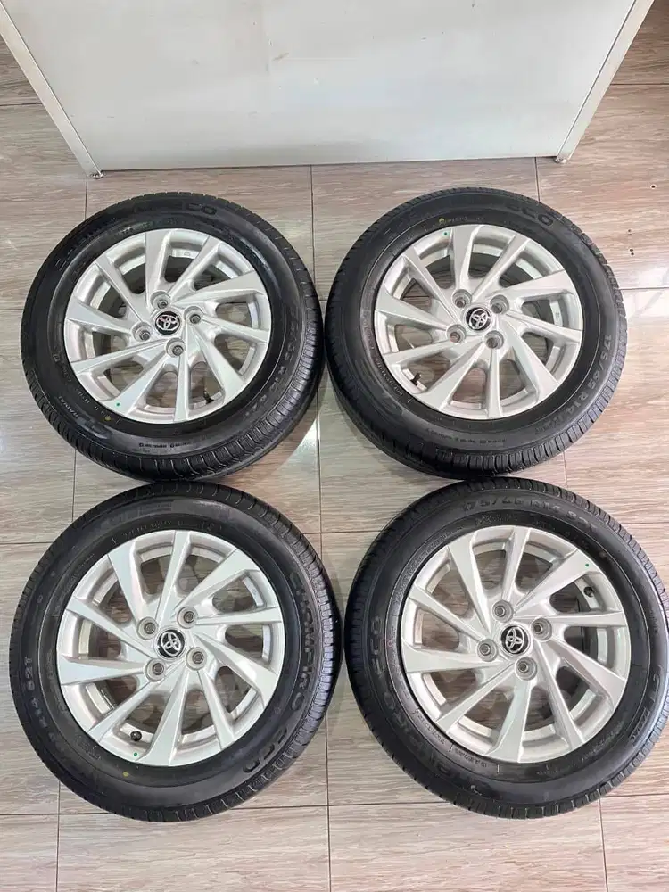 Velg Original Agya + Ban GT 175 65 R14 Baru Turun Dealer Juli 2026