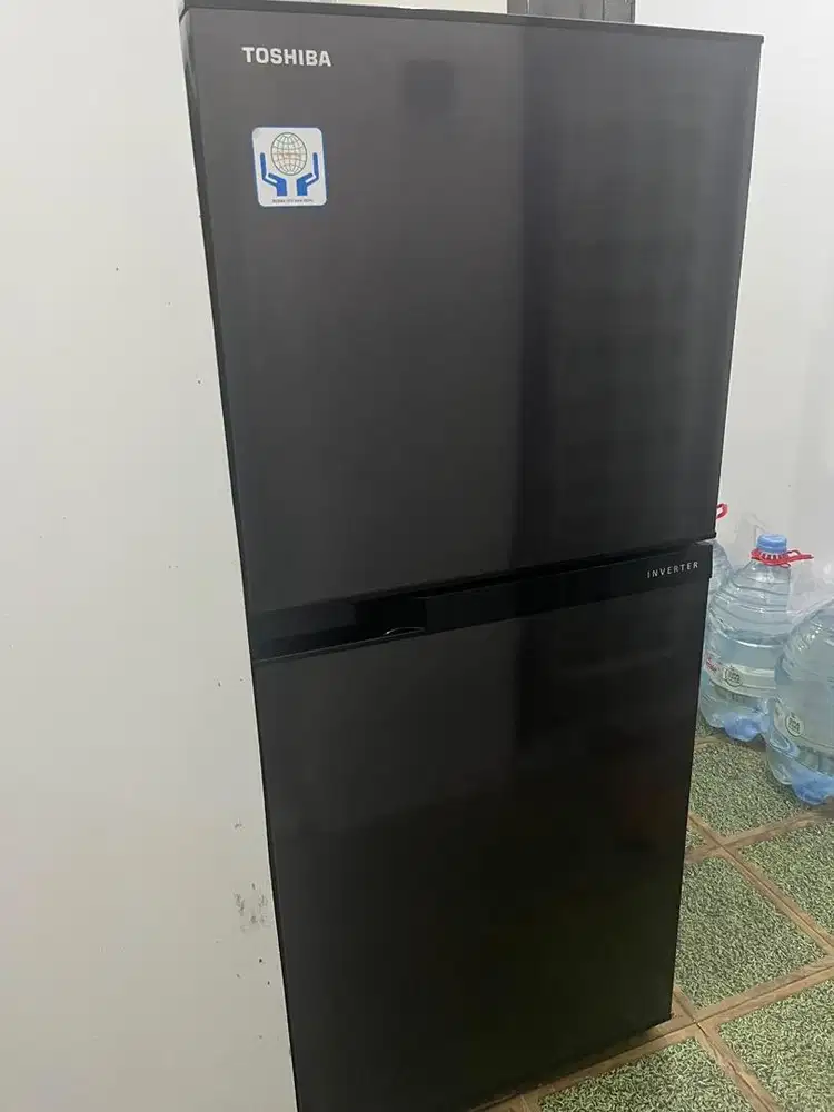 Preloved Kulkas Toshiba Inventer rasa baru, dijual karena upgrade aja