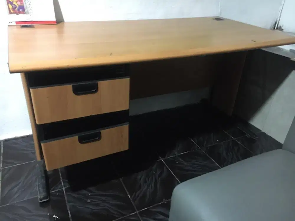 Meja Kantor (Kaki bawah besi)750
