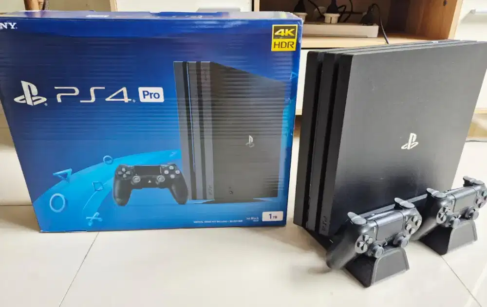 PlayStation 4 PS4 Pro 1TB versi 72 2 Stick