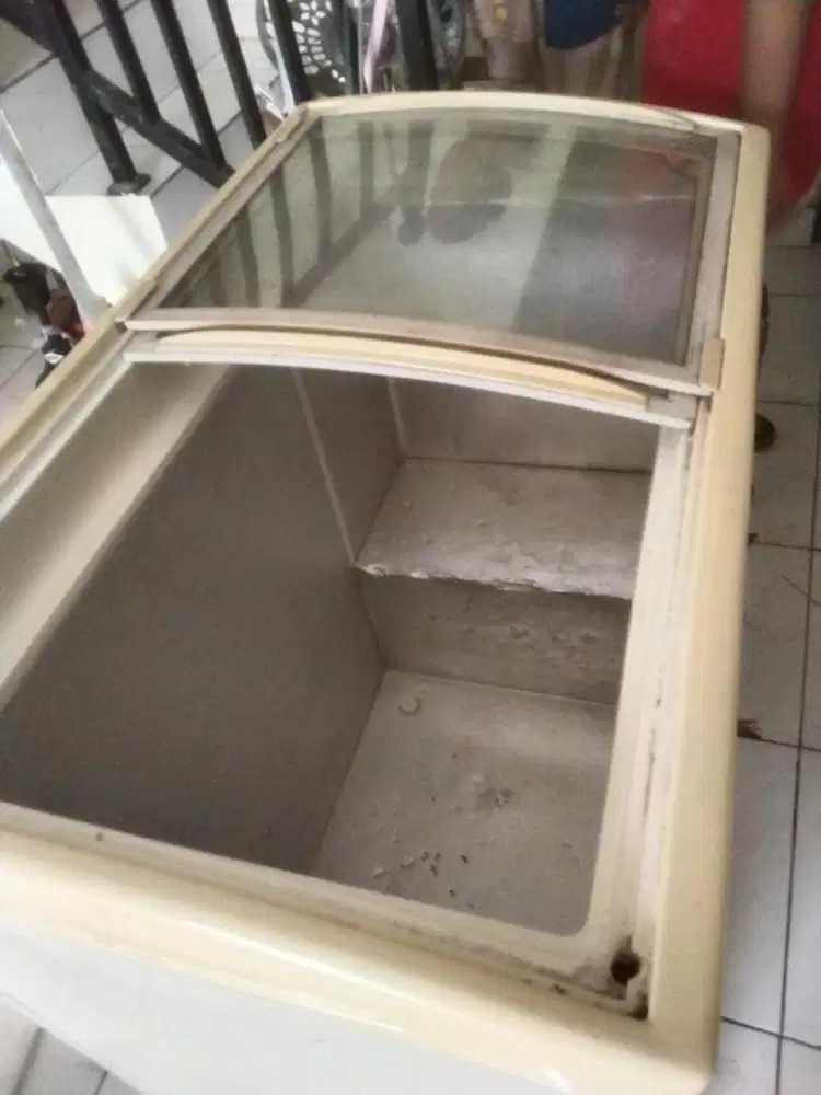 DIJUAL FRIZEER FRIGIGATI