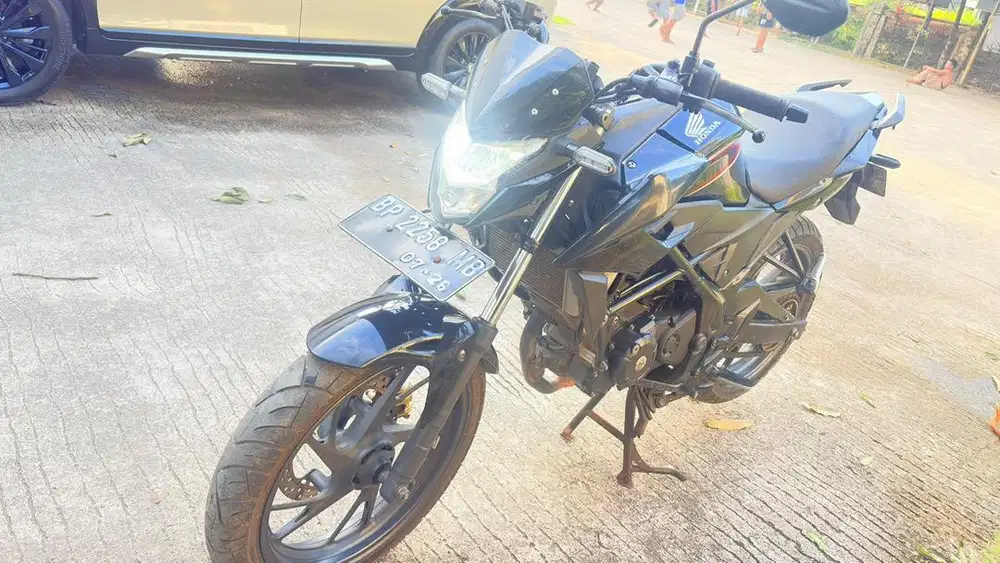 Di jual motor honda  cb150r