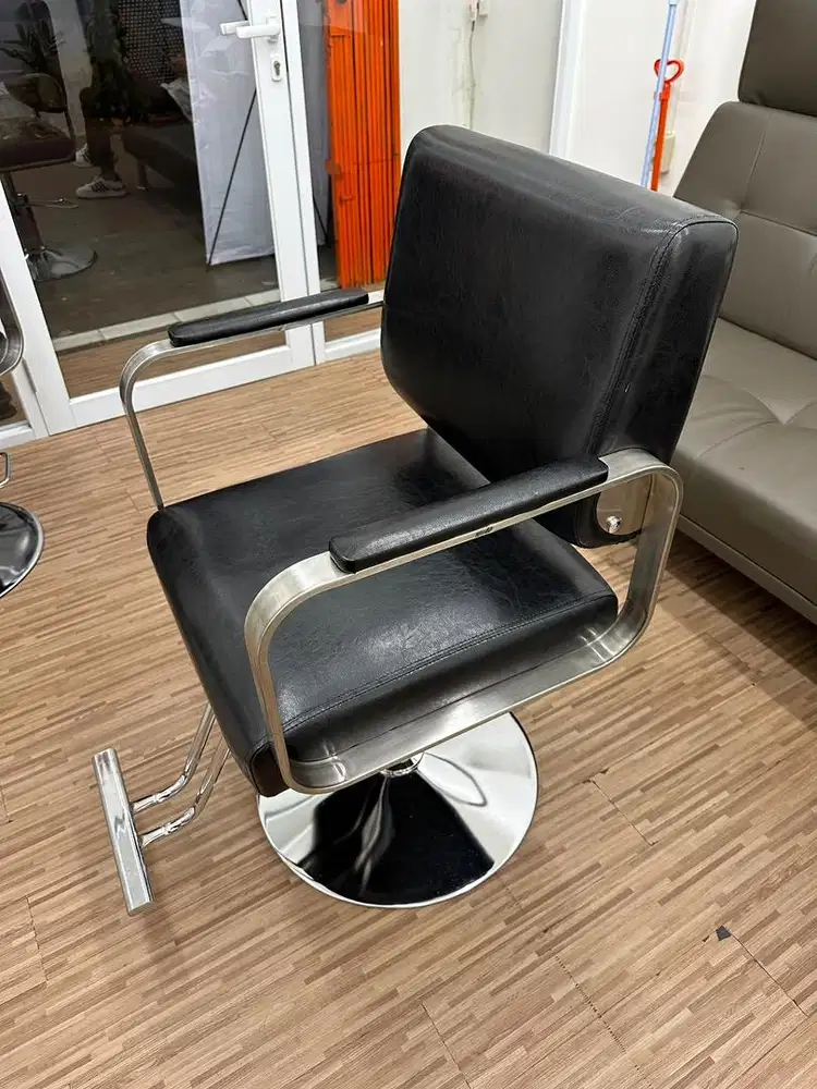 Kursi Barbershop/Salon KONDISI BARU