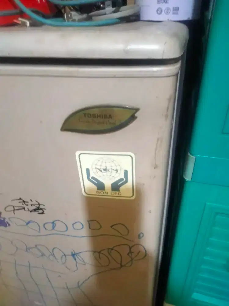 Freezer 6 rak Toshiba normal dingin