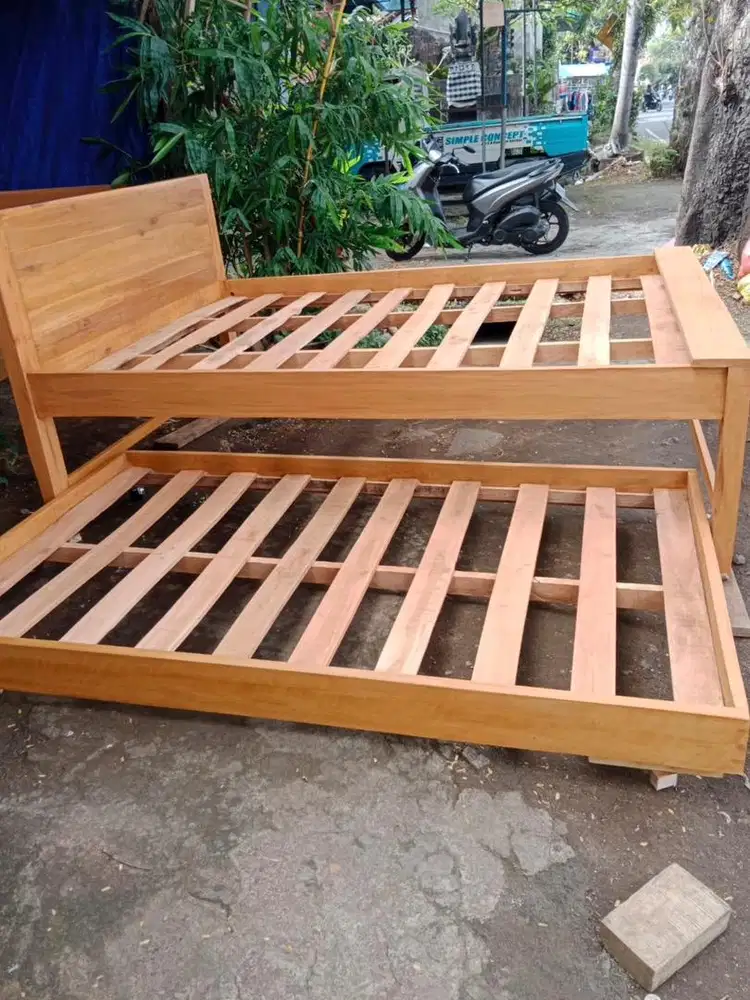 Dipan Kayu Atas Bawah Sorong