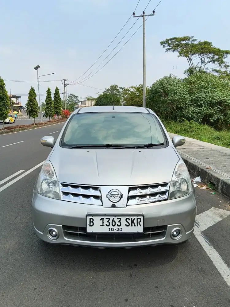 Grand Livina XV matic 2010