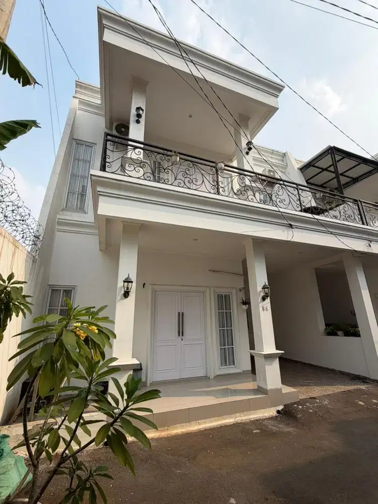 Disewakan Rumah Mewah 2 Lantai Full Furnished di Taman Pesona Cibubur