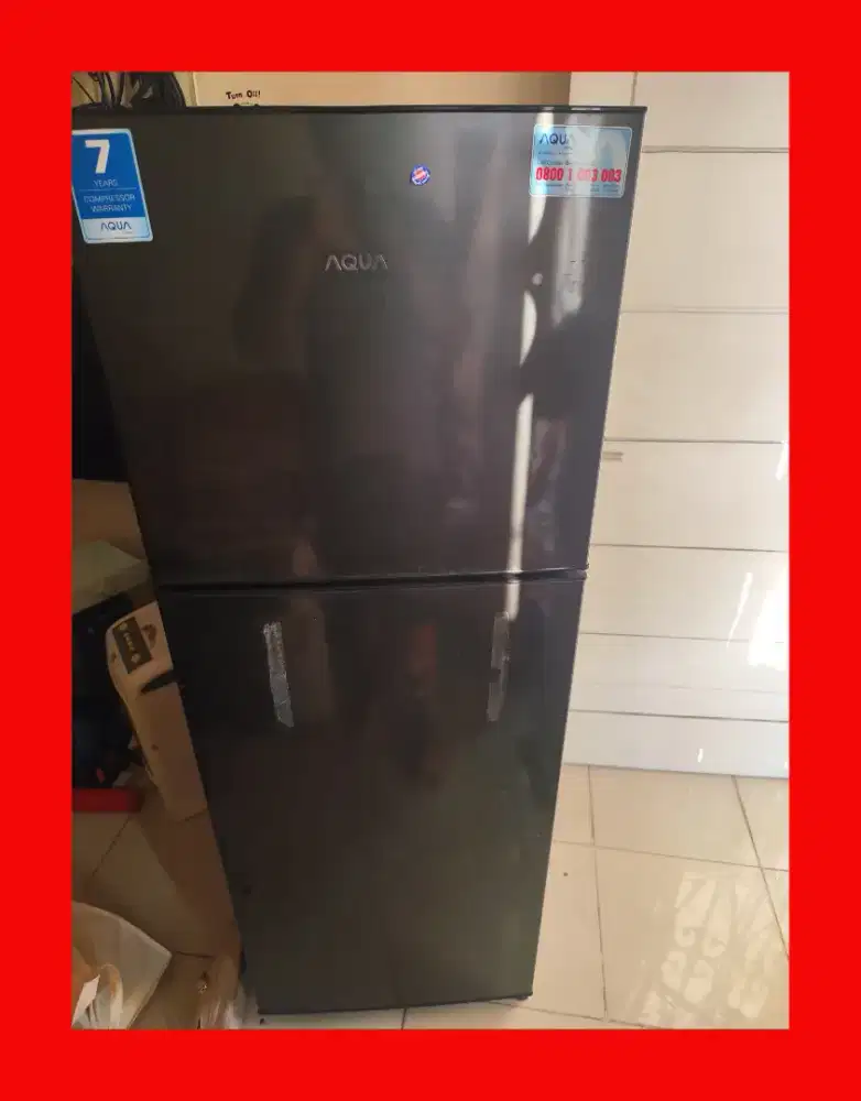 Kulkas 2 pintu Aqua kondisi normal dingin lengkap jual cepat BU