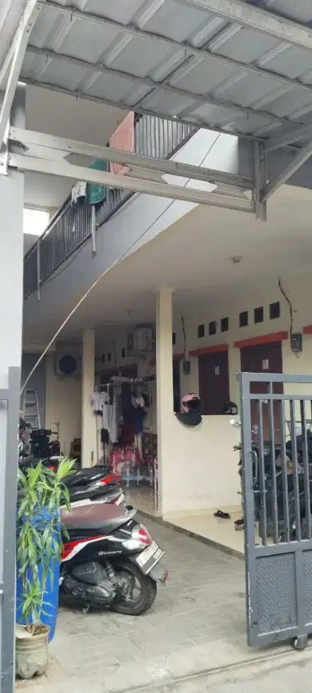 Kontrakan kosong atas tengah meruya