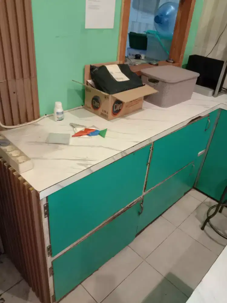 Jual meja panjang berbentuk L dan lemari penyimpanan barang