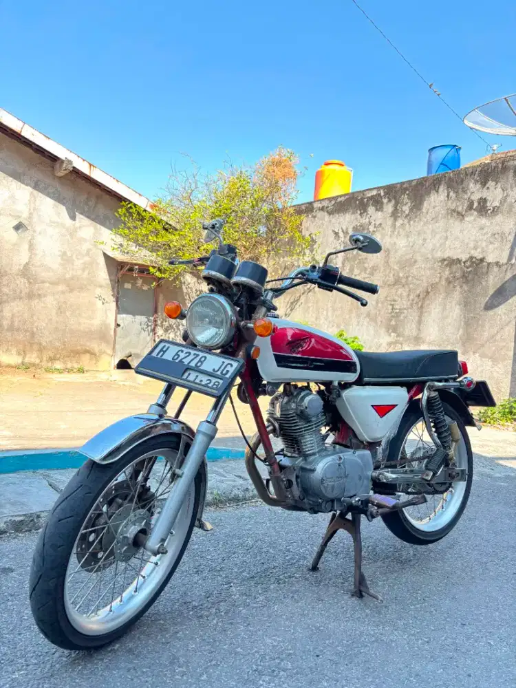 Dijual motor Clasik asli cb 100 dan Gl 100