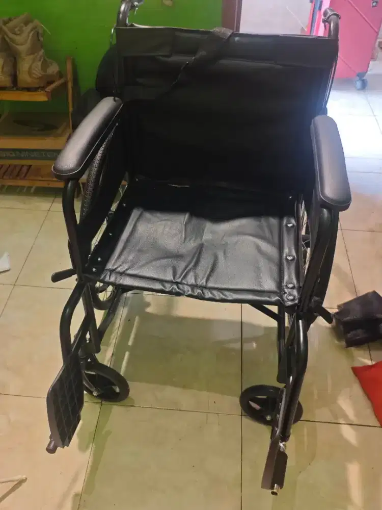 Kursi roda merk SELLA