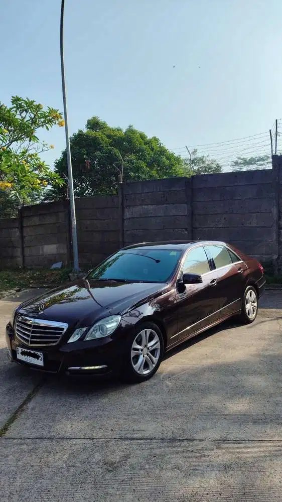 FS : Mercedes-Benz E300 Avantgarde 2011 Rare Colour