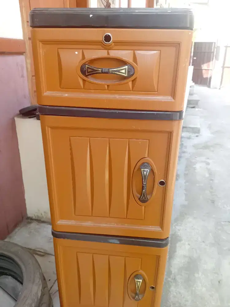 Lemari Pakaian 3 pintu