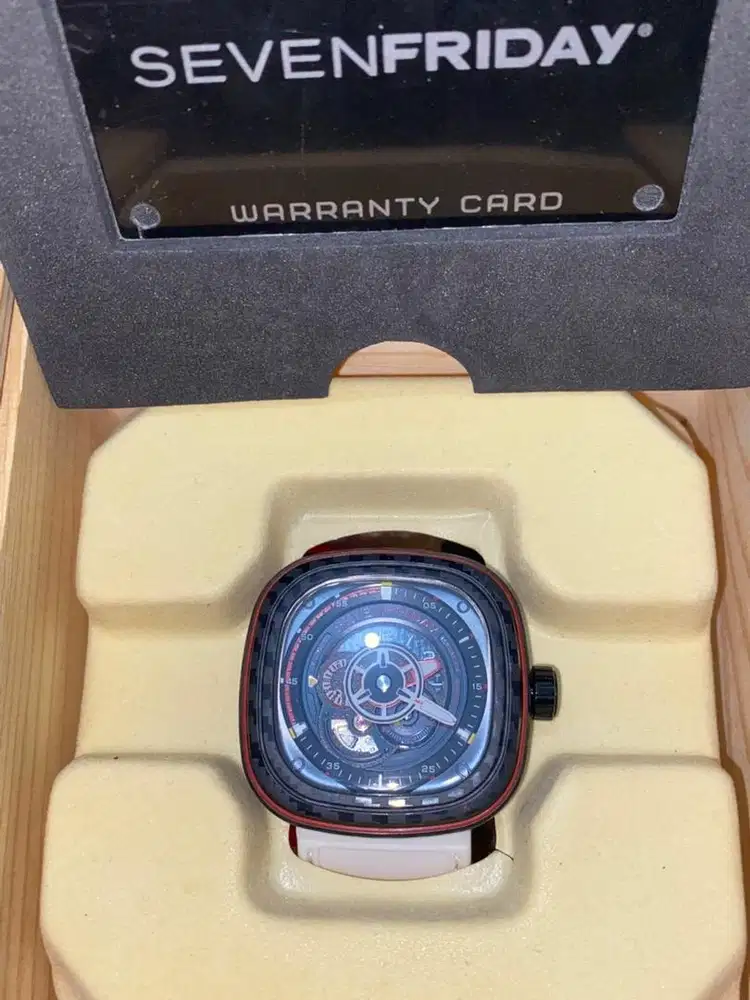 SevenFriday P3C/04 Red Carbon edition