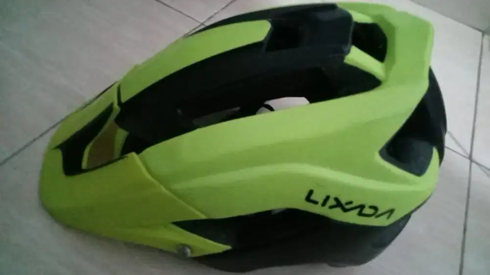Helm sepeda LIXADA