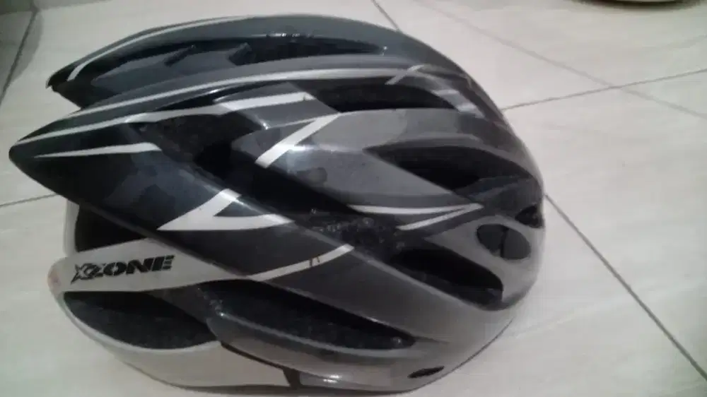 Helm sepeda XZONE