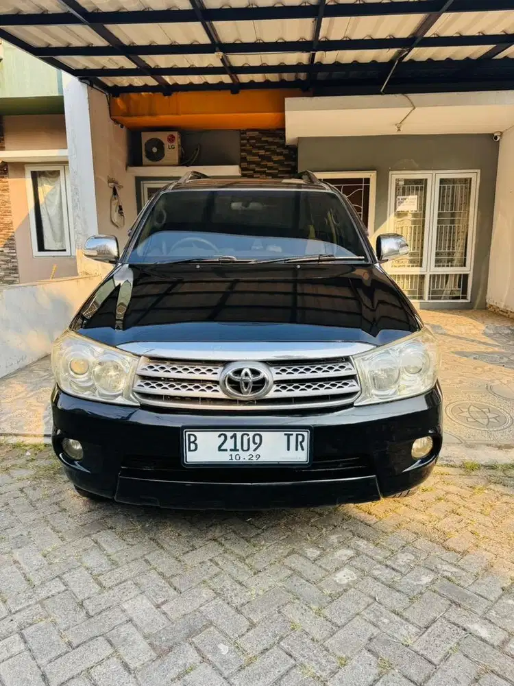 Di jual mobil fortunr g