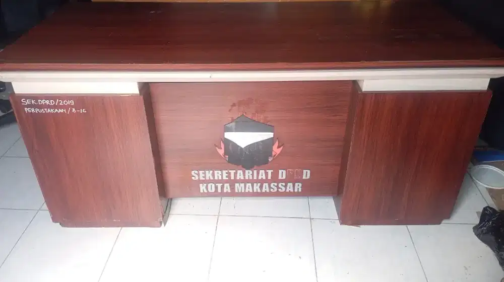 Meja Kerja bahan tebal