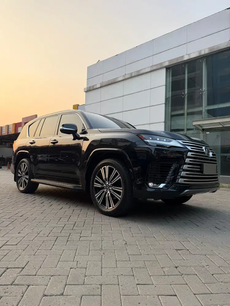 Lexus LX700h hybrid 2026