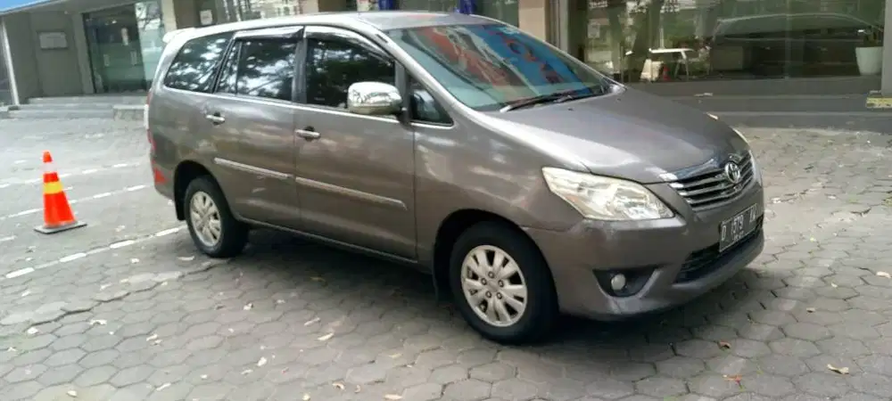 Toyota kijang innova (2012)