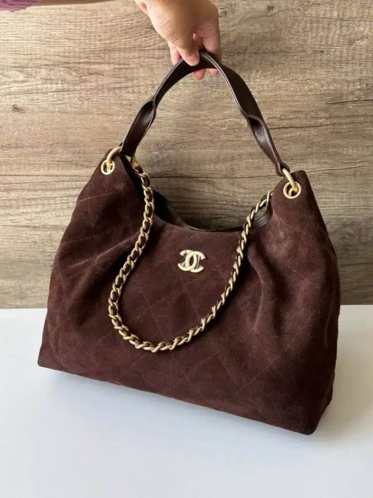 Preloved Chanel C26 Maxi Hobo Suede