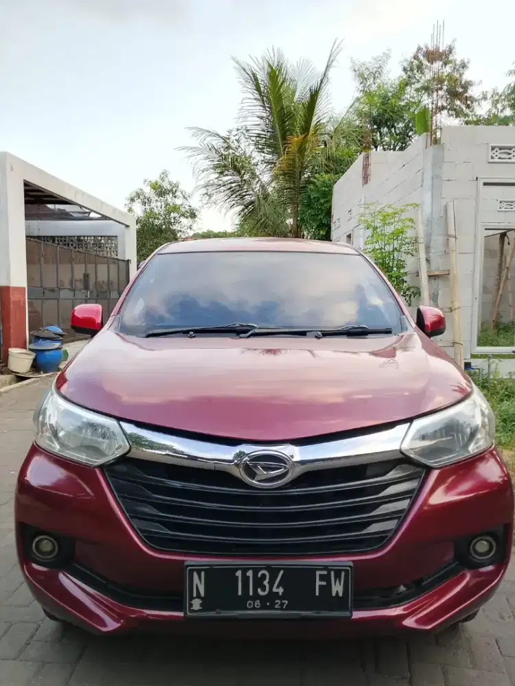 Xenia R Barong 2017