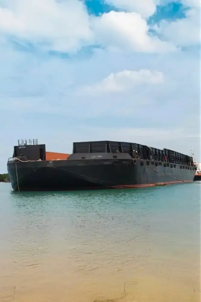 Jual Kapal 4 unit Tongkang 300 Feet dan 330 feet