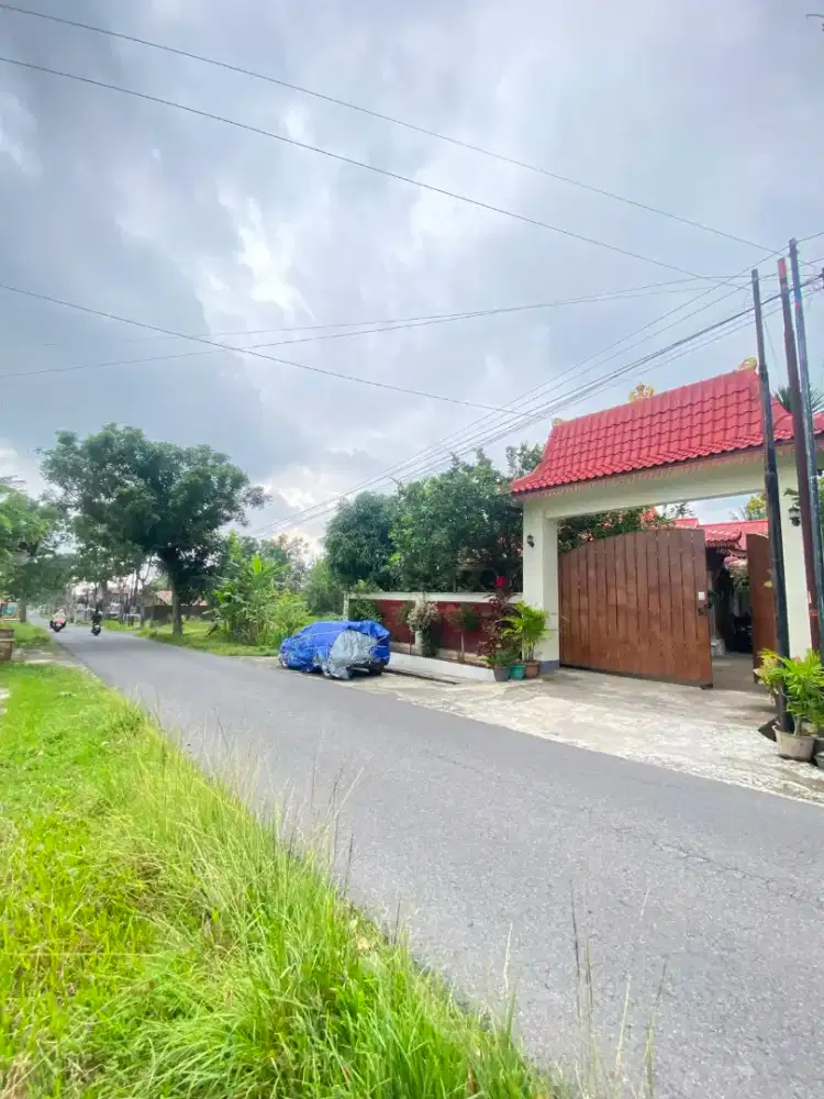 Rumah dan joglo Utara kopi rolas di Harjobinangun Pakem Sleman