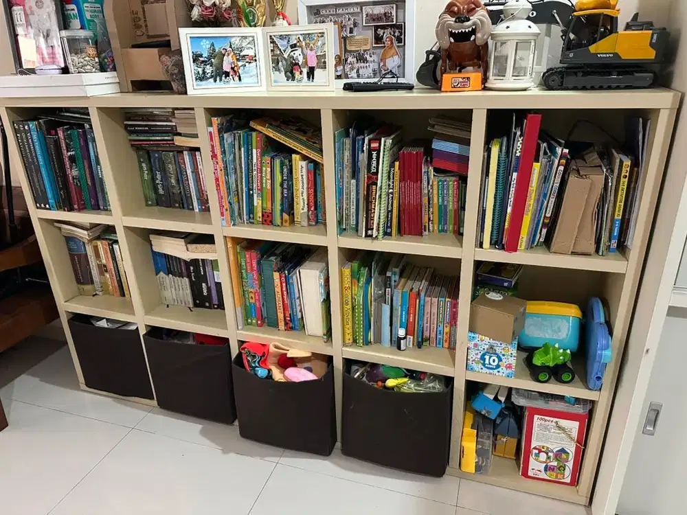Ifurnholic Book Case (Lemari buku Ifurnholic)