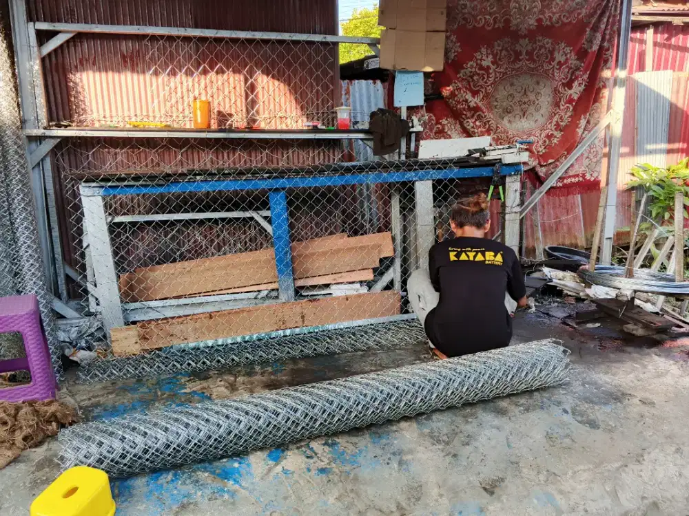Kawat harmonika khas dan beronjong batu gunung