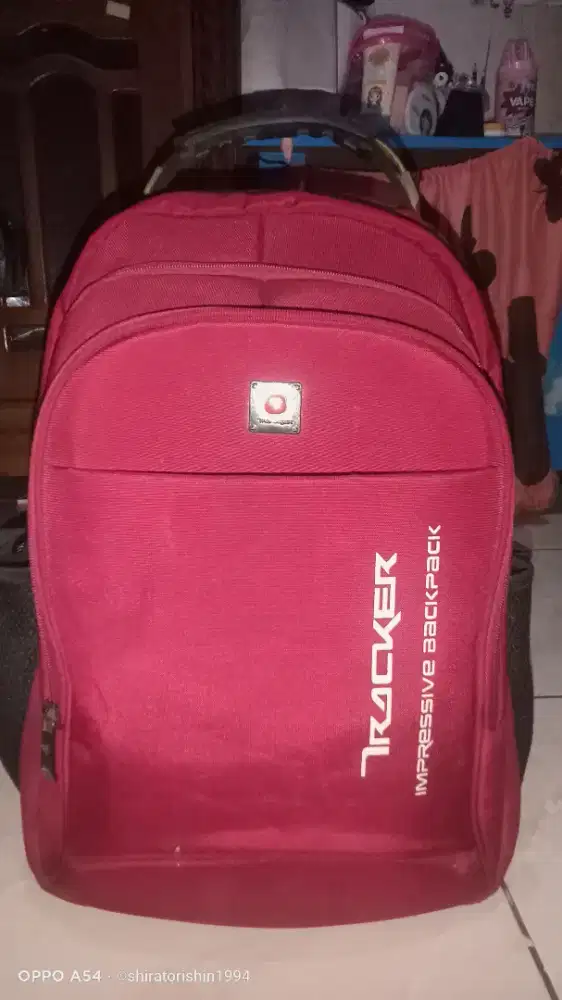 TAS RANSEL WARNA MERAH, D engan Merk ( TRACKER )