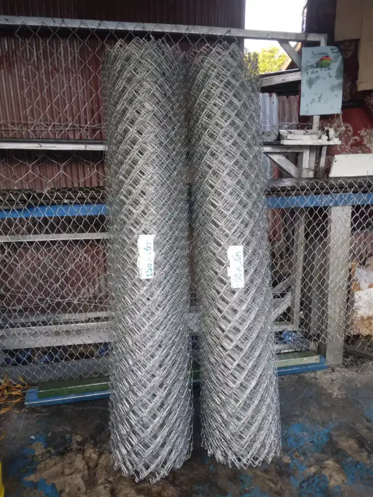 Kawat harmonika khas dan beronjong batu gunung