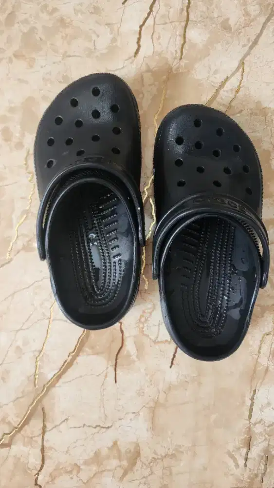 Sandal crocs J2 (34-33) bekas