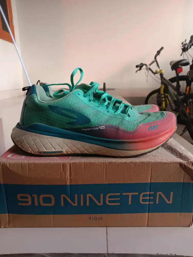 910 Nineton Aurorun sepatu lari