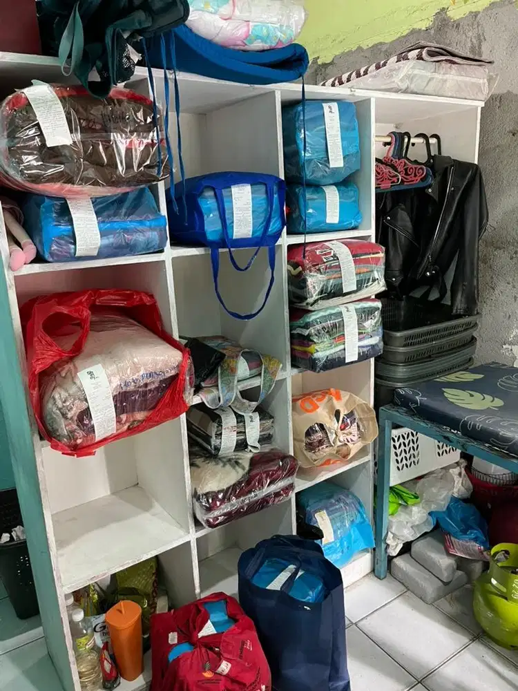 Take all rak & meja kasir, meja setrika laundry