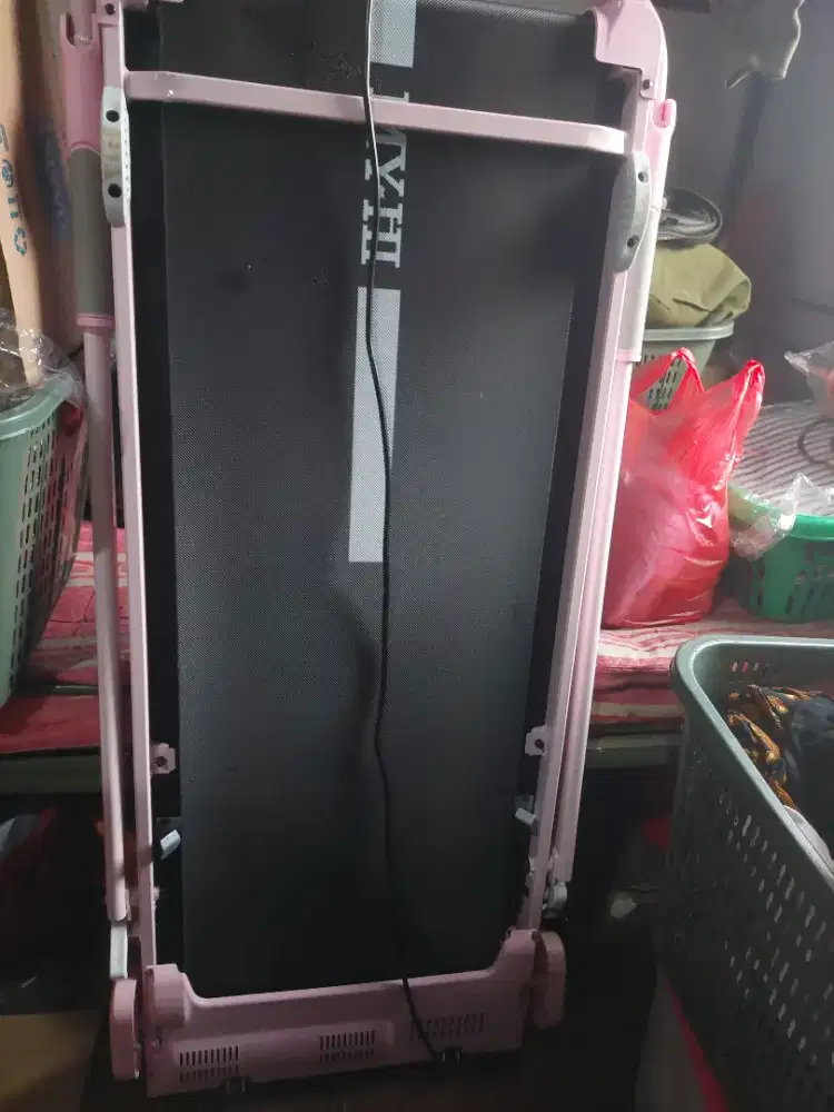 alat olahraga treadmil